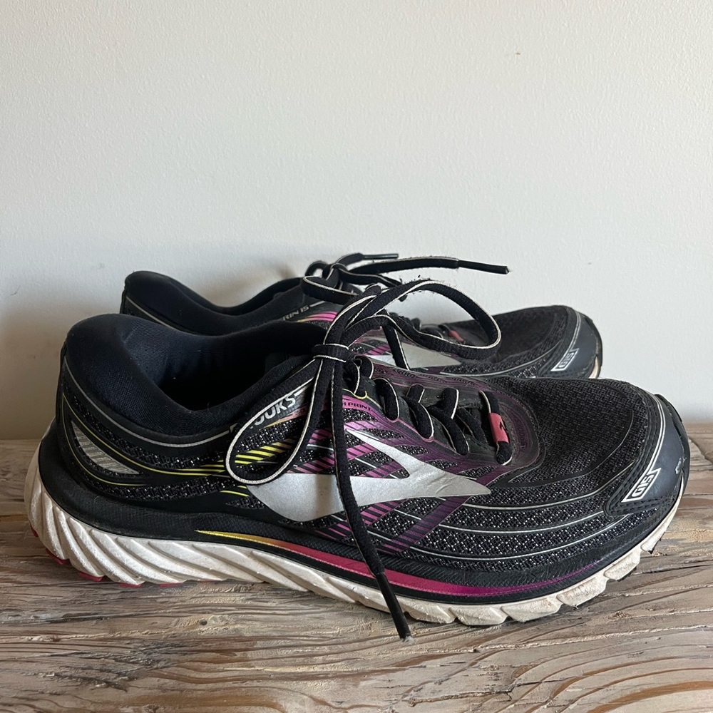 Women’s size 7.5 Brooks Glycerin 15 Running Shoes. Very Good Condition.